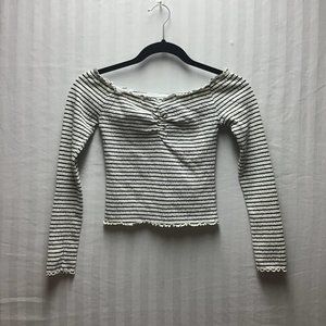 Arizona Jean Co. junior's off the shoulder crop top